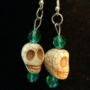 🎉Handmade🎉 white skull earrings w/ crystal